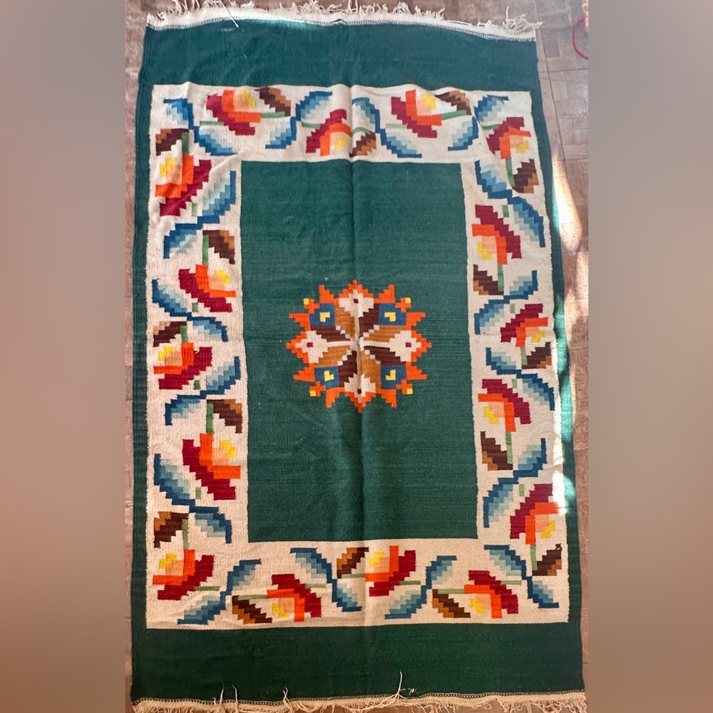 Handmade Green Geometric Floral Rug - Picture 2 of 2